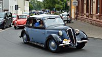 Tolle Oldtimerparade Bild: Tolle Oldtimerparade