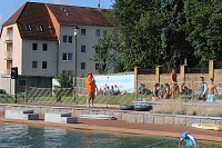 Bild: Schwimmbadfest er&ouml;ffnet