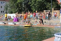 Bild: Schwimmbadfest er&ouml;ffnet