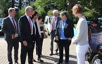 Bild: Feierlicher Spatenstich
