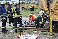 Am Gelände des Eisenbahnvereines in der Erfurter Straße / Am Petersenschacht fand am späten Nachmittag eine Rettungsgroßübung statt (<b>Update</b>)... Die diesjährigen Großübung fand in der Nähe des Hauptbahnhofs in Sondershausen statt. Alle drei Jahr steht so eine Großübung auf dem Plan. Waren es beim beim letzten Mal 30 Verletzte in einem Eisenbahnwaggon, waren dieses dieses Mal "nur" acht verl Bild: Am Gelände des Eisenbahnvereines in der Erfurter Straße / Am Petersenschacht fand am späten Nachmittag eine Rettungsgroßübung statt (<b>Update</b>)... Die diesjährigen Großübung fand in der Nähe des Hauptbahnhofs in Sondershausen statt. Alle drei Jahr steht so eine Großübung auf dem Plan. Waren es beim beim letzten Mal 30 Verletzte in einem Eisenbahnwaggon, waren dieses dieses Mal "nur" acht verl