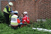 Am Gelände des Eisenbahnvereines in der Erfurter Straße / Am Petersenschacht fand am späten Nachmittag eine Rettungsgroßübung statt (<b>Update</b>)... Die diesjährigen Großübung fand in der Nähe des Hauptbahnhofs in Sondershausen statt. Alle drei Jahr steht so eine Großübung auf dem Plan. Waren es beim beim letzten Mal 30 Verletzte in einem Eisenbahnwaggon, waren dieses dieses Mal "nur" acht verl Bild: Am Gelände des Eisenbahnvereines in der Erfurter Straße / Am Petersenschacht fand am späten Nachmittag eine Rettungsgroßübung statt (<b>Update</b>)... Die diesjährigen Großübung fand in der Nähe des Hauptbahnhofs in Sondershausen statt. Alle drei Jahr steht so eine Großübung auf dem Plan. Waren es beim beim letzten Mal 30 Verletzte in einem Eisenbahnwaggon, waren dieses dieses Mal "nur" acht verl