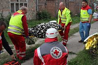 Am Gelände des Eisenbahnvereines in der Erfurter Straße / Am Petersenschacht fand am späten Nachmittag eine Rettungsgroßübung statt (<b>Update</b>)... Die diesjährigen Großübung fand in der Nähe des Hauptbahnhofs in Sondershausen statt. Alle drei Jahr steht so eine Großübung auf dem Plan. Waren es beim beim letzten Mal 30 Verletzte in einem Eisenbahnwaggon, waren dieses dieses Mal "nur" acht verl Bild: Am Gelände des Eisenbahnvereines in der Erfurter Straße / Am Petersenschacht fand am späten Nachmittag eine Rettungsgroßübung statt (<b>Update</b>)... Die diesjährigen Großübung fand in der Nähe des Hauptbahnhofs in Sondershausen statt. Alle drei Jahr steht so eine Großübung auf dem Plan. Waren es beim beim letzten Mal 30 Verletzte in einem Eisenbahnwaggon, waren dieses dieses Mal "nur" acht verl