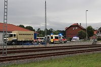Am Gelände des Eisenbahnvereines in der Erfurter Straße / Am Petersenschacht fand am späten Nachmittag eine Rettungsgroßübung statt (<b>Update</b>)... Die diesjährigen Großübung fand in der Nähe des Hauptbahnhofs in Sondershausen statt. Alle drei Jahr steht so eine Großübung auf dem Plan. Waren es beim beim letzten Mal 30 Verletzte in einem Eisenbahnwaggon, waren dieses dieses Mal "nur" acht verl Bild: Am Gelände des Eisenbahnvereines in der Erfurter Straße / Am Petersenschacht fand am späten Nachmittag eine Rettungsgroßübung statt (<b>Update</b>)... Die diesjährigen Großübung fand in der Nähe des Hauptbahnhofs in Sondershausen statt. Alle drei Jahr steht so eine Großübung auf dem Plan. Waren es beim beim letzten Mal 30 Verletzte in einem Eisenbahnwaggon, waren dieses dieses Mal "nur" acht verl