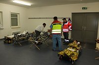 Am Gelände des Eisenbahnvereines in der Erfurter Straße / Am Petersenschacht fand am späten Nachmittag eine Rettungsgroßübung statt (<b>Update</b>)... Die diesjährigen Großübung fand in der Nähe des Hauptbahnhofs in Sondershausen statt. Alle drei Jahr steht so eine Großübung auf dem Plan. Waren es beim beim letzten Mal 30 Verletzte in einem Eisenbahnwaggon, waren dieses dieses Mal "nur" acht verl Bild: Am Gelände des Eisenbahnvereines in der Erfurter Straße / Am Petersenschacht fand am späten Nachmittag eine Rettungsgroßübung statt (<b>Update</b>)... Die diesjährigen Großübung fand in der Nähe des Hauptbahnhofs in Sondershausen statt. Alle drei Jahr steht so eine Großübung auf dem Plan. Waren es beim beim letzten Mal 30 Verletzte in einem Eisenbahnwaggon, waren dieses dieses Mal "nur" acht verl