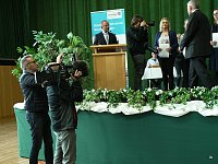 Bild: Verbeamtung von &uuml;beer 350 Lehrerinnen und Lehrern