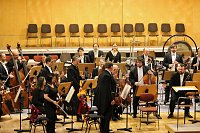 Uraufführung mit neuen Stühlen Bild: Uraufführung mit neuen Stühlen