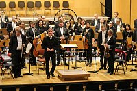 Uraufführung mit neuen Stühlen Bild: Uraufführung mit neuen Stühlen