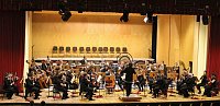 Uraufführung mit neuen Stühlen Bild: Uraufführung mit neuen Stühlen