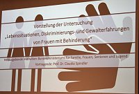 Bild: Im Zentrum der Aufmerksamkeit - Behinderte Menschen