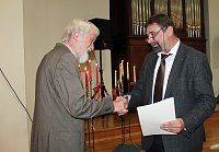 Bild: Ehrengabe an Akademiedirektor