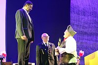 Bild: Ehrenarschleder zwei Mal verliehen.