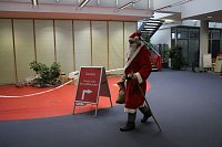 Weihnachtsmann besuchte Sparkasse Bild: Weihnachtsmann besuchte Sparkasse