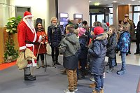Weihnachtsmann besuchte Sparkasse Bild: Weihnachtsmann besuchte Sparkasse