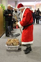 Weihnachtsmann besuchte Sparkasse Bild: Weihnachtsmann besuchte Sparkasse