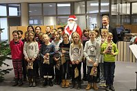Weihnachtsmann besuchte Sparkasse Bild: Weihnachtsmann besuchte Sparkasse
