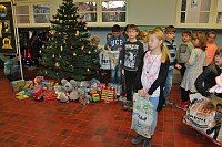 Kinder spenden für die Tafel Bild: Kinder spenden für die Tafel