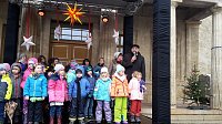 Bild: Feuchter Start des Weihnachtsmarkts