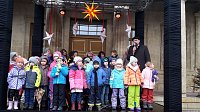 Bild: Feuchter Start des Weihnachtsmarkts
