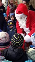 Bild: Feuchter Start des Weihnachtsmarkts