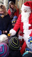 Bild: Feuchter Start des Weihnachtsmarkts