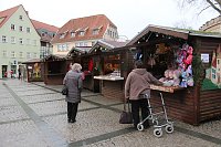 Bild: Feuchter Start des Weihnachtsmarkts