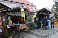 Bild: Feuchter Start des Weihnachtsmarkts