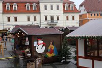 Bild: Feuchter Start des Weihnachtsmarkts