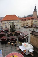 Bild: Feuchter Start des Weihnachtsmarkts