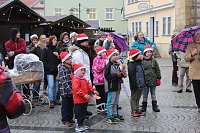 Bild: Feuchter Start des Weihnachtsmarkts