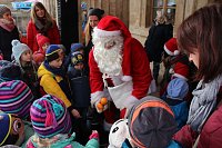 Bild: Feuchter Start des Weihnachtsmarkts