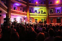 Bild: Stehende Ovationen im Achteckhaus