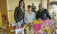 Bild: Wippertal-Mitarbeiter helfen dem Weihnachtsmann