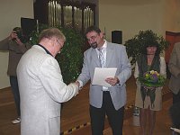 Bild: Ehrengabe an Dr. Surup