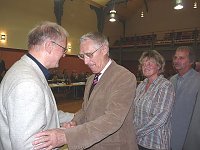 Bild: Ehrengabe an Dr. Surup