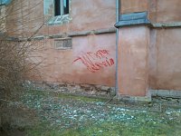 Bild: Schmierereien an der Cruzis-Kirche