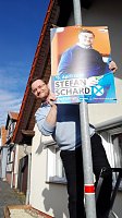 Bild: B&uuml;rgermeisterkandidat Stefan Schard (CDU) unterwegs�