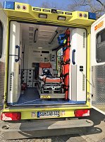 Bild: Rettungswagen vor der Rappelkiste Oberb&ouml;sa !