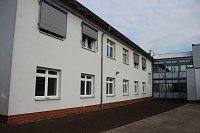Bild: Landr&auml;tin &uuml;bergibt neues Schulgeb&auml;ude