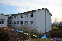 Bild: Landr&auml;tin &uuml;bergibt neues Schulgeb&auml;ude