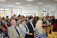 Bild: Landr&auml;tin &uuml;bergibt neues Schulgeb&auml;ude