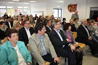 Bild: Landr&auml;tin &uuml;bergibt neues Schulgeb&auml;ude