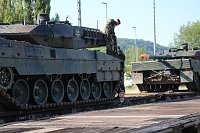Bild: Panzer in Richtung Litauen verladen