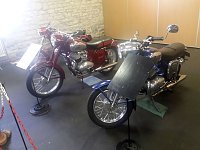 Trotz der wochenlangen Hitze kamen zum diesjährigen Treffen über 100 Besitzer eines Mopeds, Motorrollers, Motorrades oder Dreirades der tschechischen Marken Jawa oder CZ auf das Gelände der Festscheune in Röblingen am See (Sachsen-Anhalt) Bild: Trotz der wochenlangen Hitze kamen zum diesjährigen Treffen über 100 Besitzer eines Mopeds, Motorrollers, Motorrades oder Dreirades der tschechischen Marken Jawa oder CZ auf das Gelände der Festscheune in Röblingen am See (Sachsen-Anhalt)
