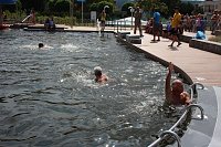 Bild: Erste Weltmeister im Brustr&uuml;ckw&auml;rtsschwimmen
