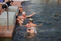 Bild: Erste Weltmeister im Brustr&uuml;ckw&auml;rtsschwimmen
