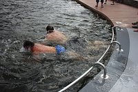 Bild: Erste Weltmeister im Brustr&uuml;ckw&auml;rtsschwimmen