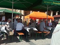 Mit Wein in den neuen Tag Bild: Mit Wein in den neuen Tag
