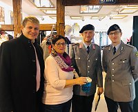 Soldaten sammeln für die Kriegsgräberfürsorge Bild: Soldaten sammeln für die Kriegsgräberfürsorge