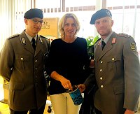 Soldaten sammeln für die Kriegsgräberfürsorge Bild: Soldaten sammeln für die Kriegsgräberfürsorge